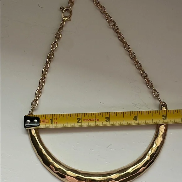 Chic Hammered Gold Tone  Necklace - Picture 8 of 10